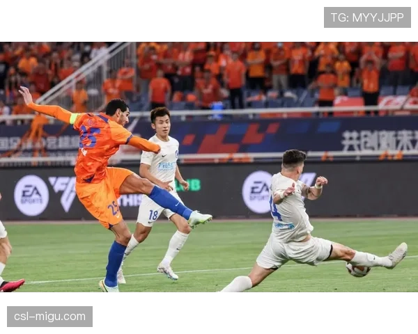 北京国安前场高压逼抢战术 对球员体能提出更高要求